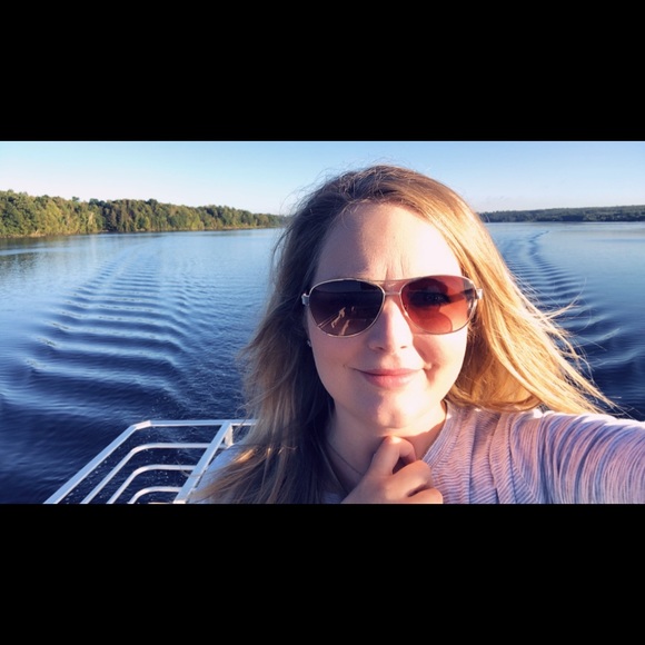 Meet your Posher, Beth - Picture 1 of 1